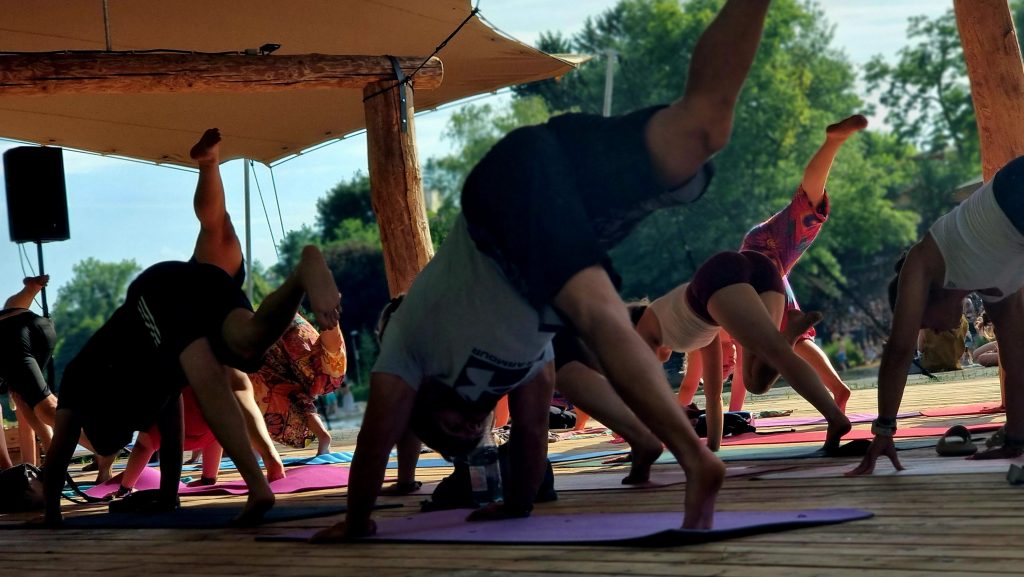 Csoportos jóga workshop és közös gyakorlás